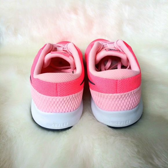 Nike Flex Experience RN Womens Sneakers - Picture 3 of 8